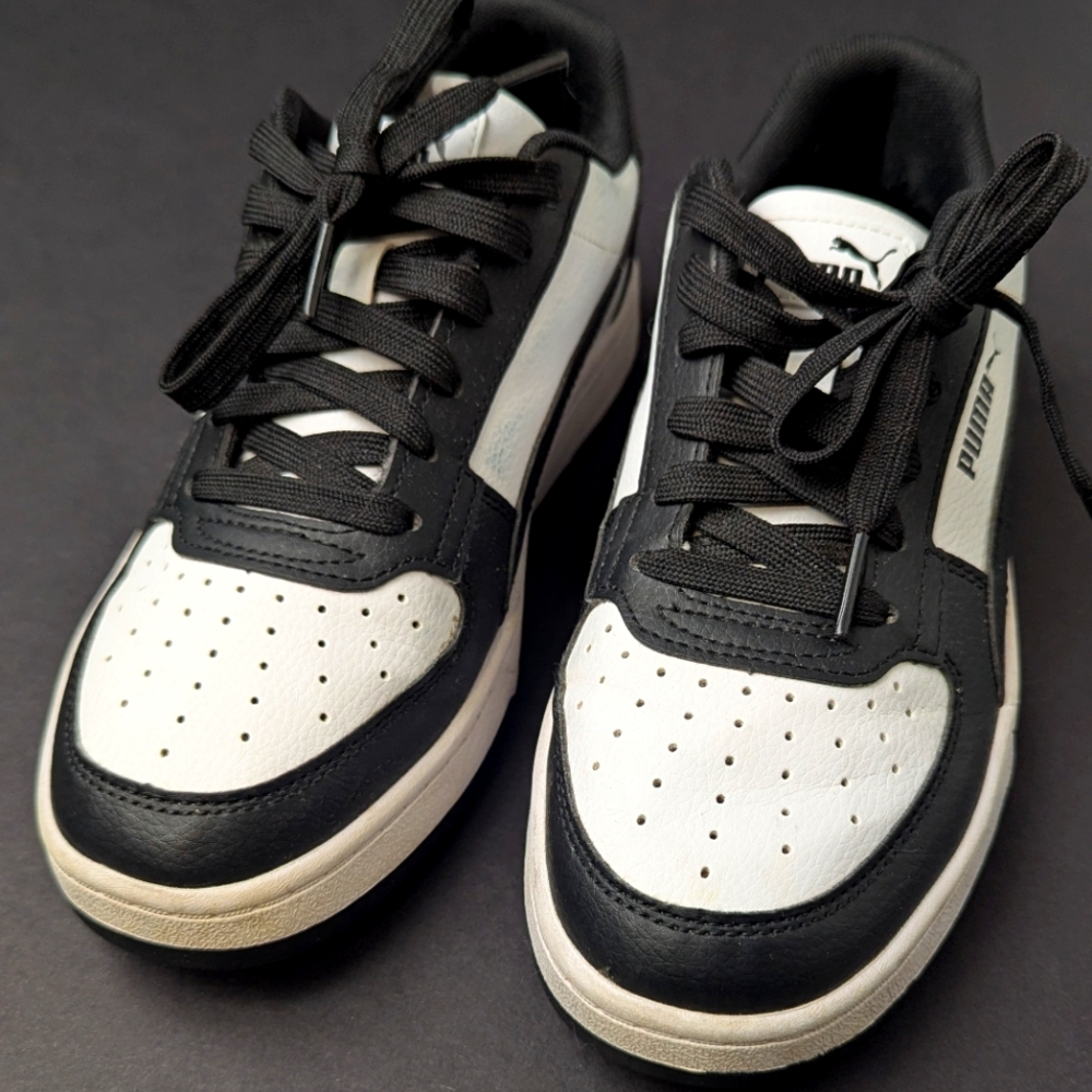 Puma black and white boy sneaker  size6.5